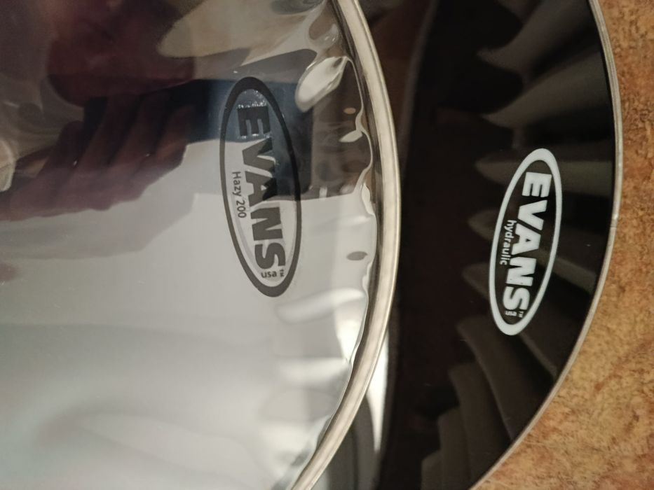 Продам пластік EVANS 14" пара
