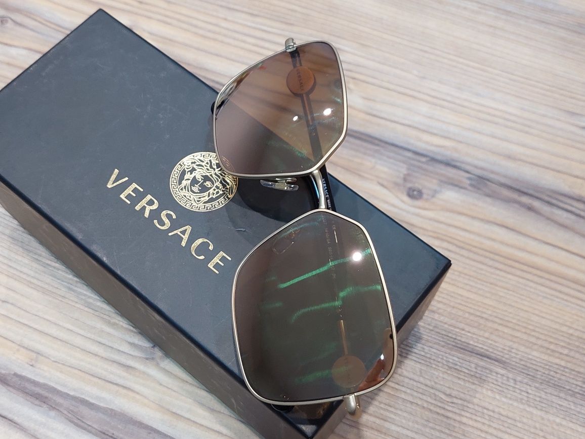 Крадратні зеркальні жіночі сонцнезахисніі окуляри 2227 від Versace!