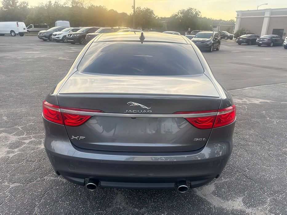 Jaguar XF      2016