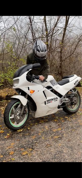 Мотоцикл Хонда vfr 400 R
