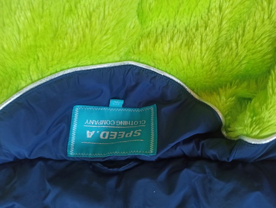 Курточка на дівчинку