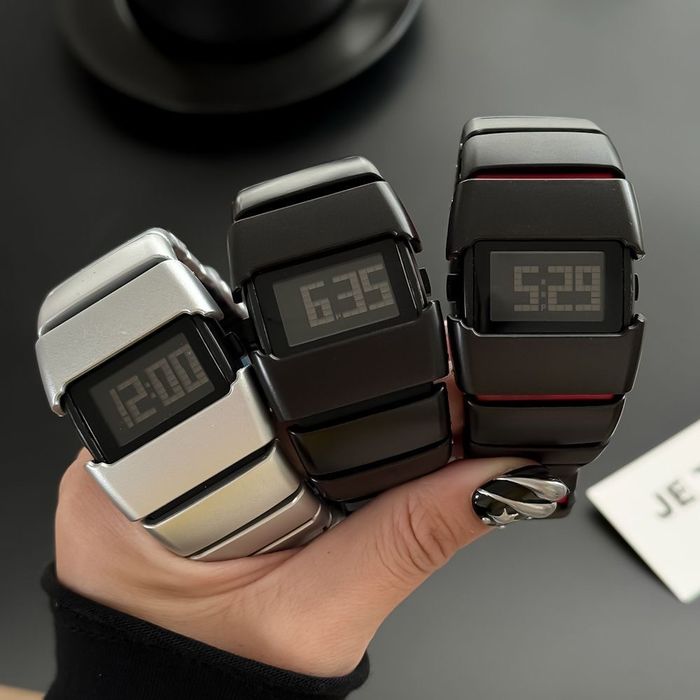 Часы на руку водонепроницаемые