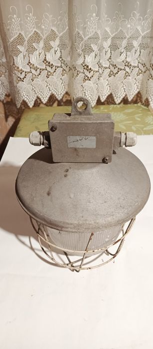 Stara Potężna lampa zewnętrzna 4,3 kg.
