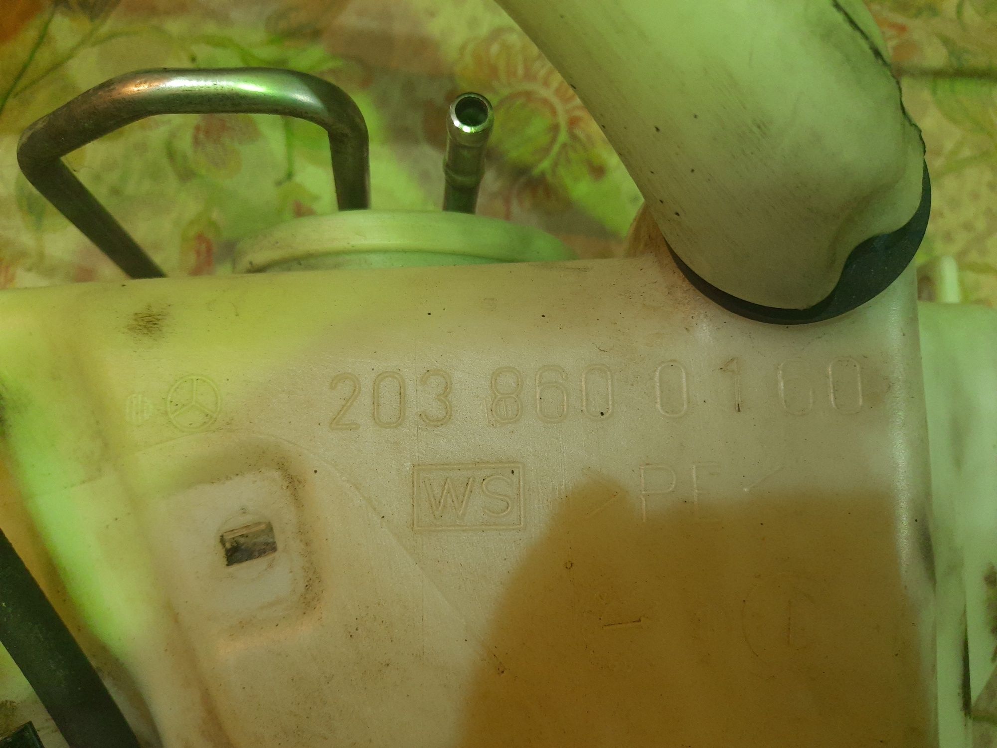 Бачок омивача разом з двигуном,мерс С класу w203,2003р.