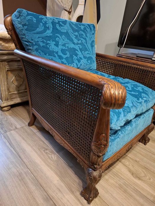 drewniany fotel ratanowy