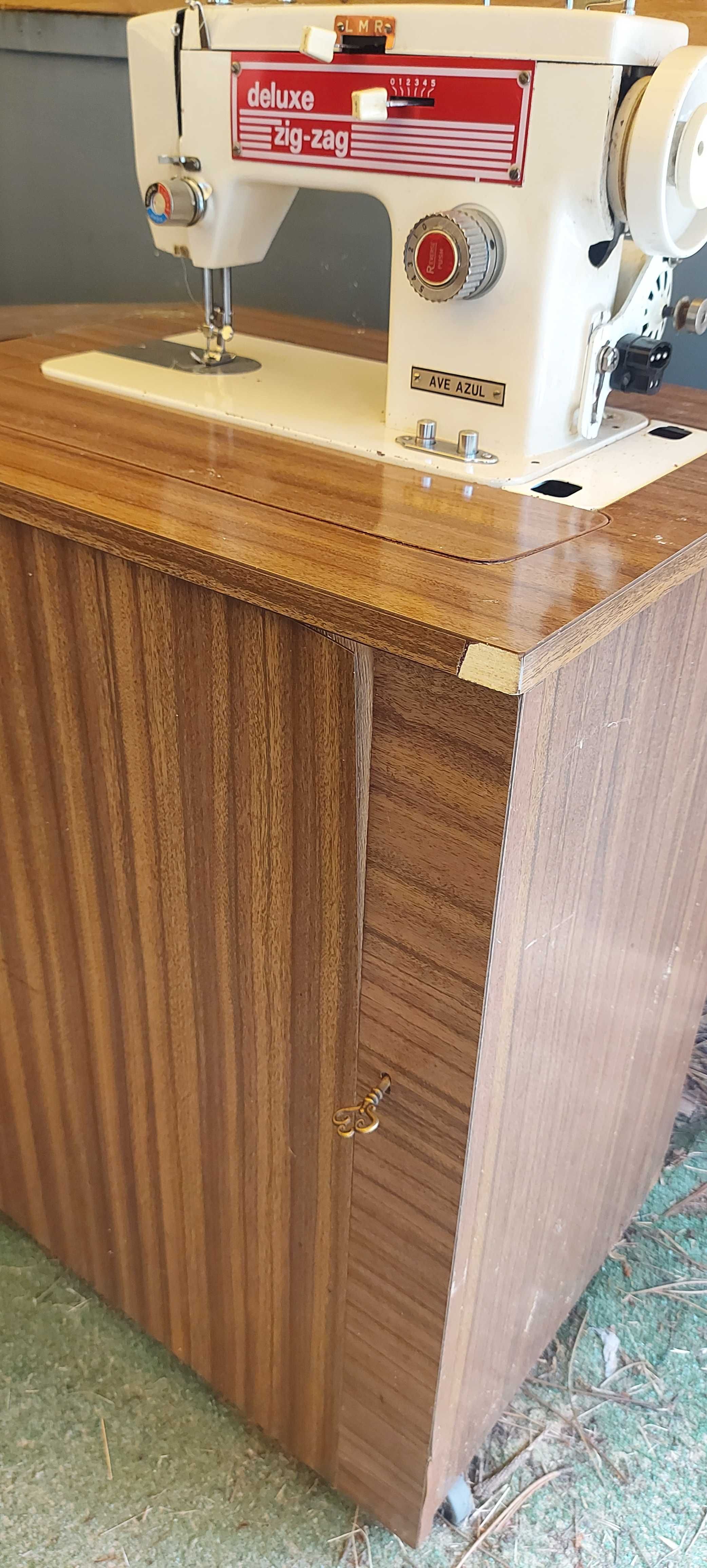Máquina de costura antiga