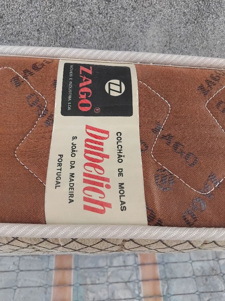 Cama de corpo com colchão
