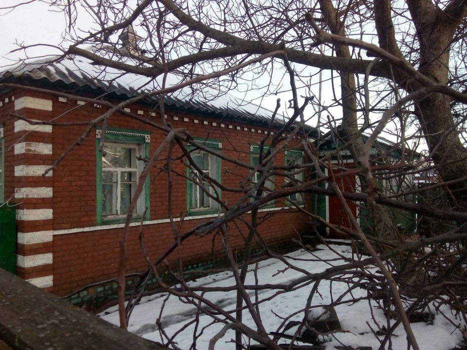 Продаємо за 9000 добротний будинок в центрі селища Малинівка