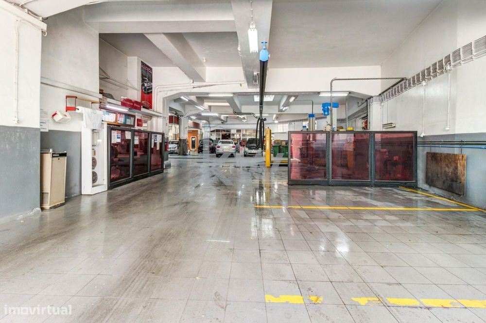 Trespasse de garagem em excelente localização, perto da Praça de Londr