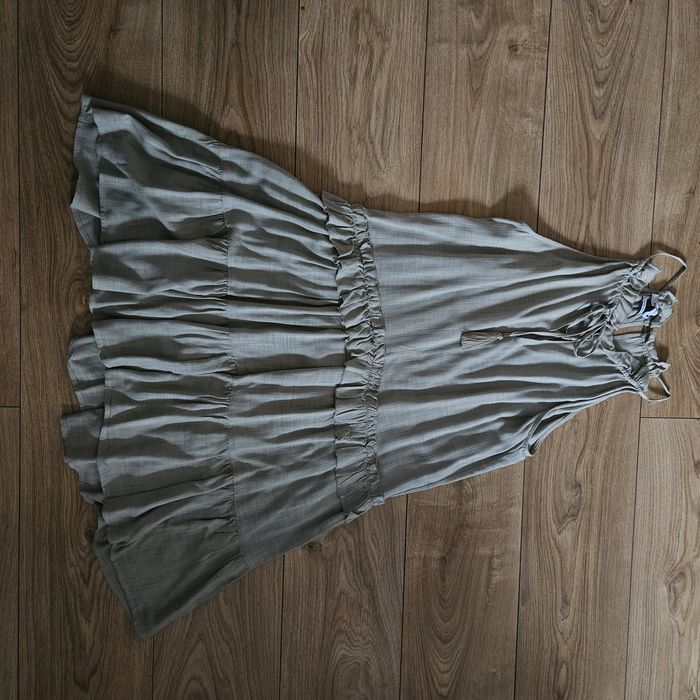 Nowa sukienka Reserved 36-38 viscoza 100%