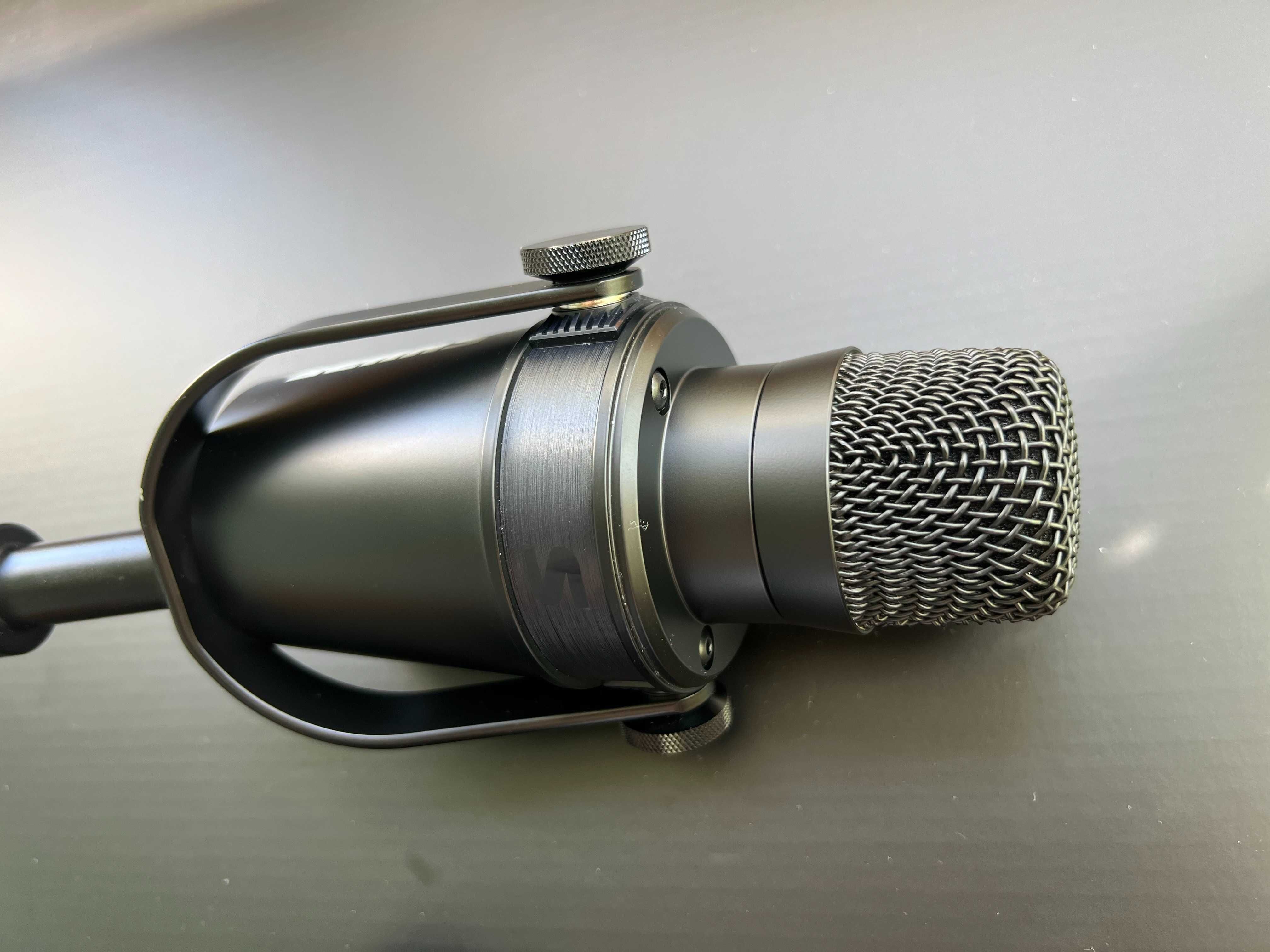 Микрофон Shure MV7-X
