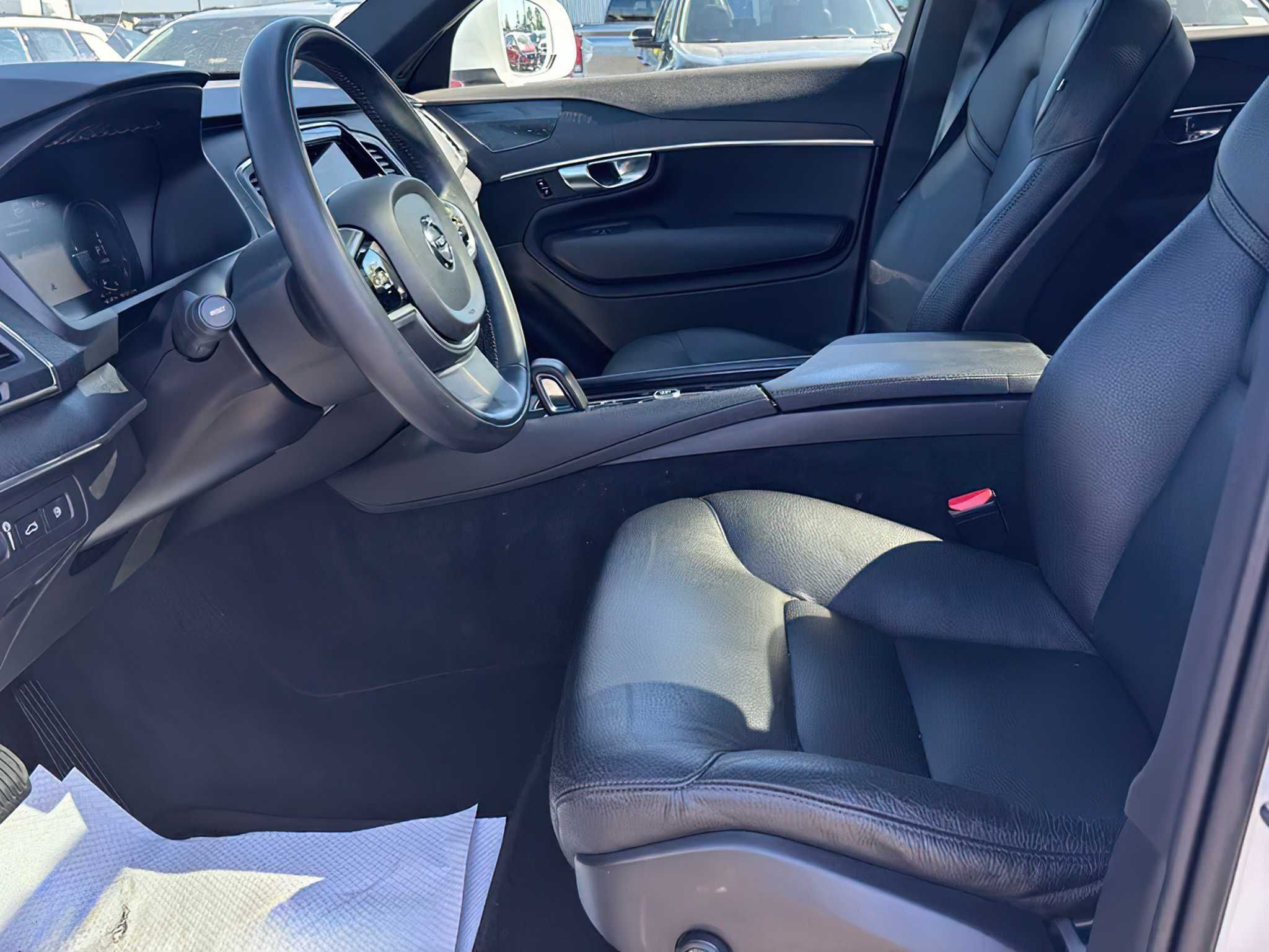 Volvo XC90 T8 Momentum 2020