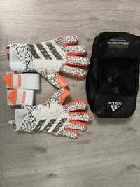 Вратарские перчатки Adidas Predator (demonskin)