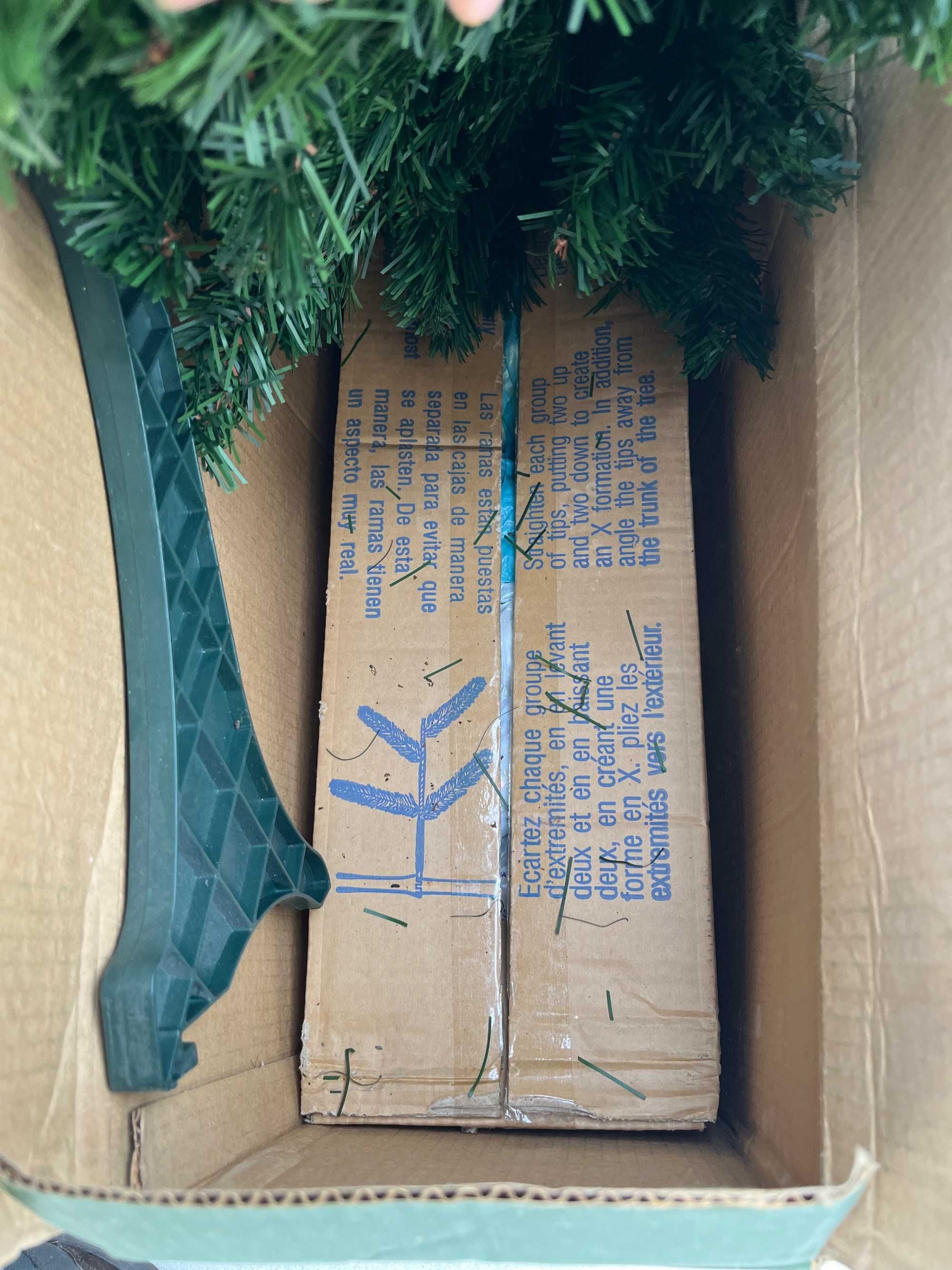 Árvore de Natal com decoração e iluminação