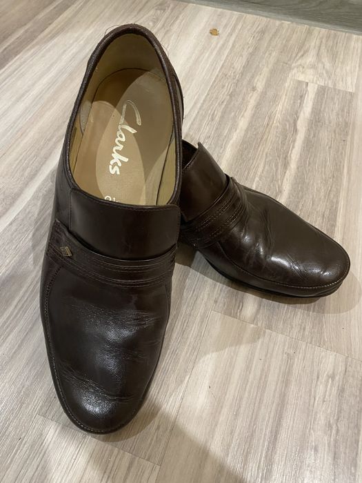 Продаю взуття кларкс