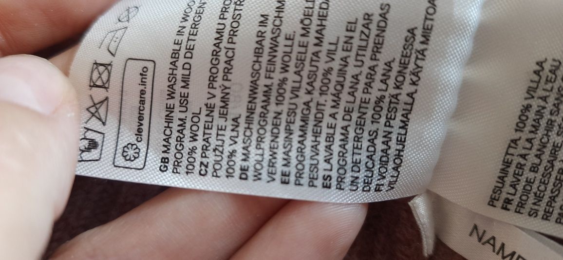 Wełniana czapka dla dziewczynki