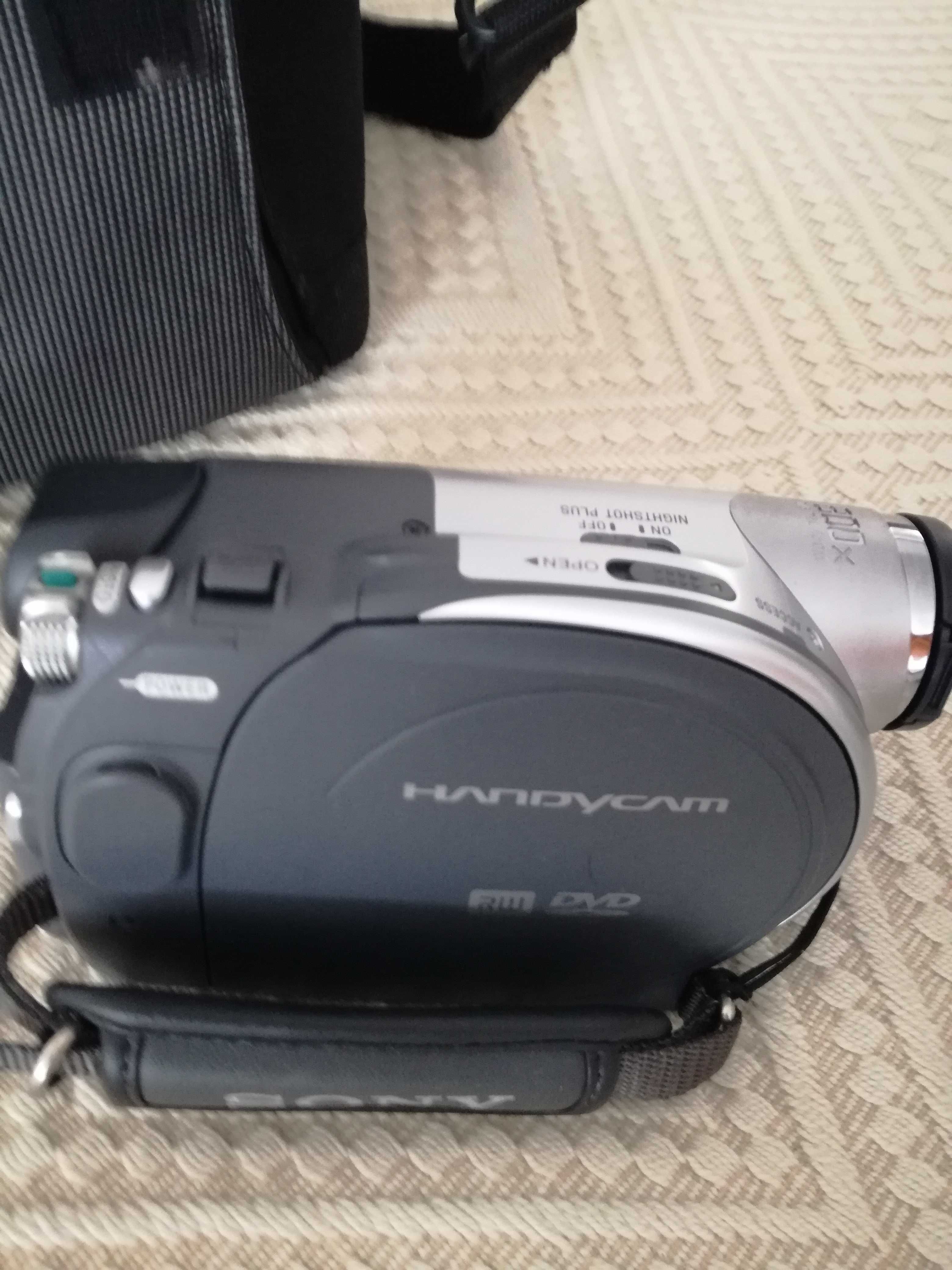 Vendo: Digital Video Câmera, DCR-DVD.   105 E, como nova!