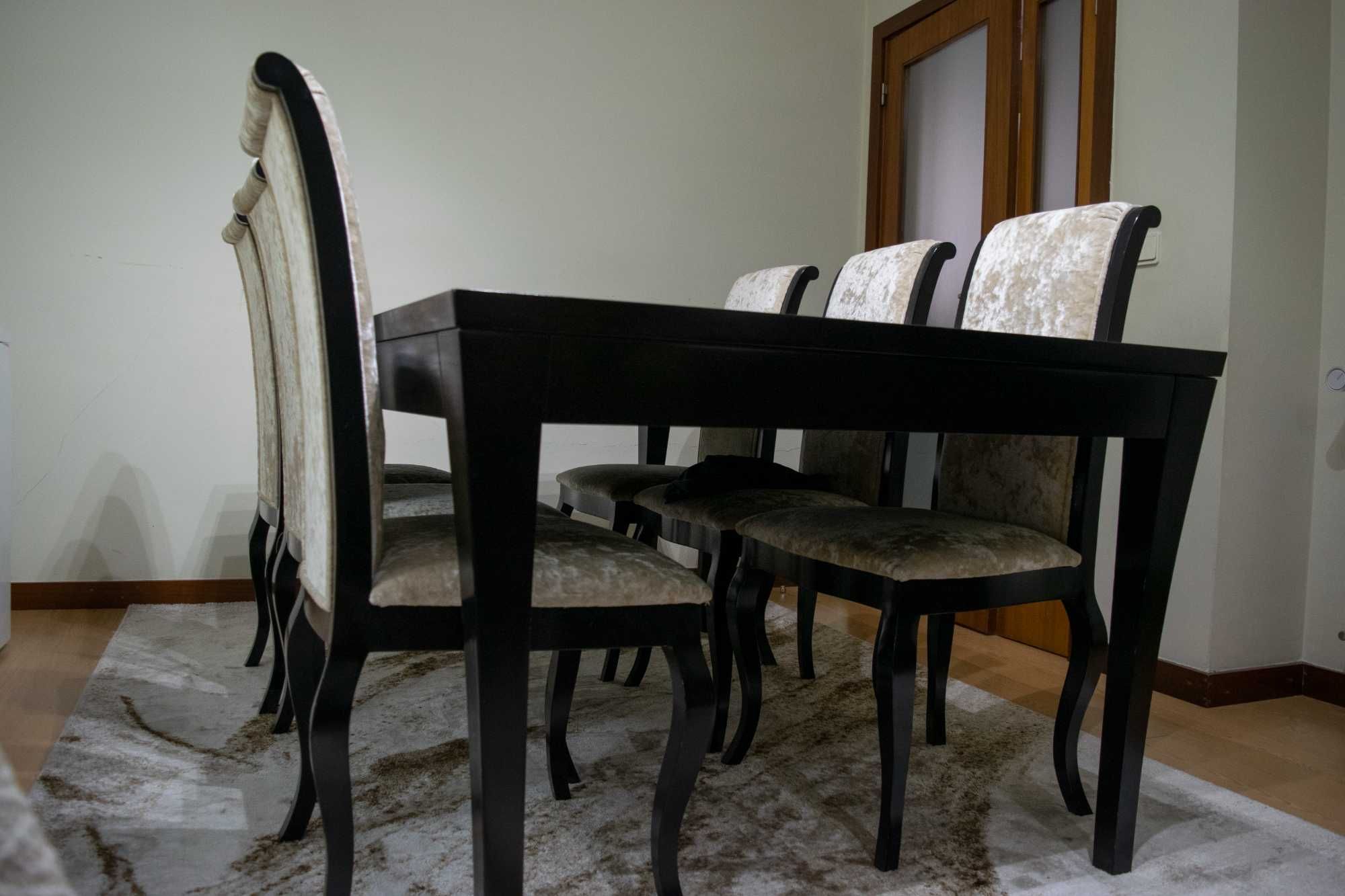 Mesa de Sala Extensível com 6 Cadeiras – Lacado Preto