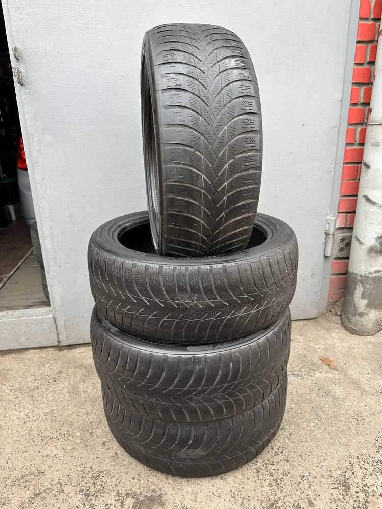 Комплект зимових шин. lassa 225/45r18