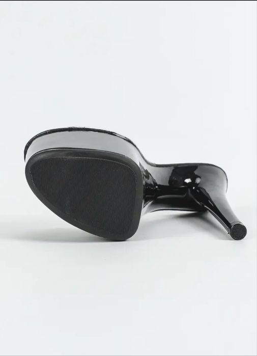 Туфли на высом каблуке(стрипы!)