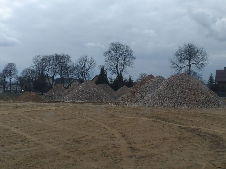 Tłuczeń podbudowa betonowo ceglany kamienny z kruszarki na drogi teren