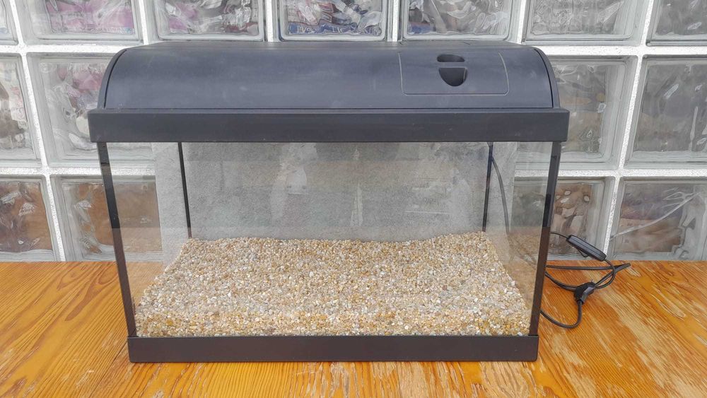 Aquário 50x25x30cm com iluminação