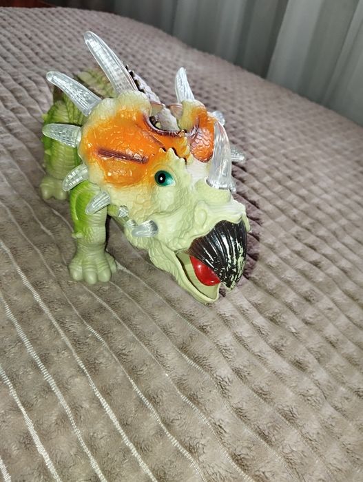 Великий інтерактивний динозавр