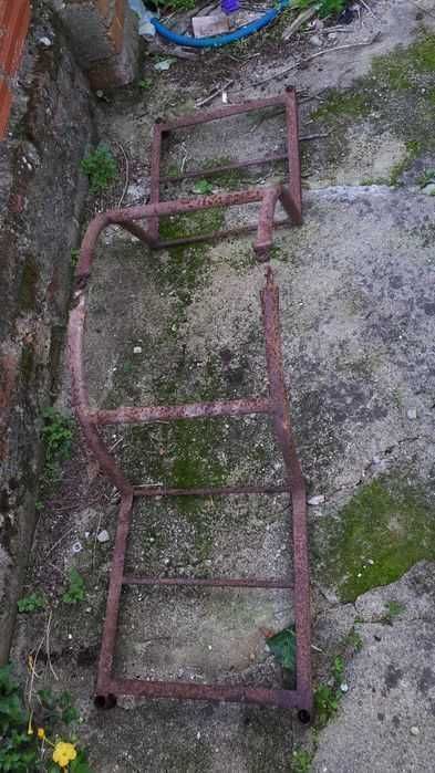 Cangalha de ferro para decoração.