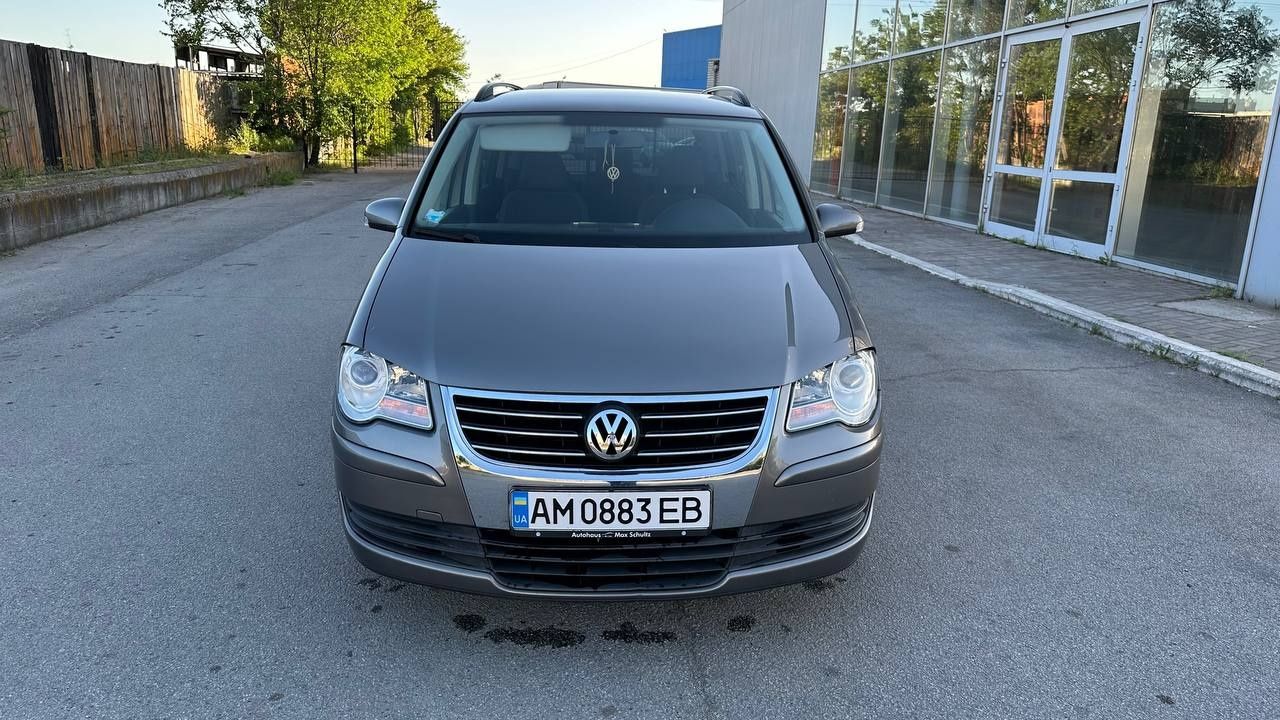 Volkswagen Tauran 2008г 7мест  1.4 турбо