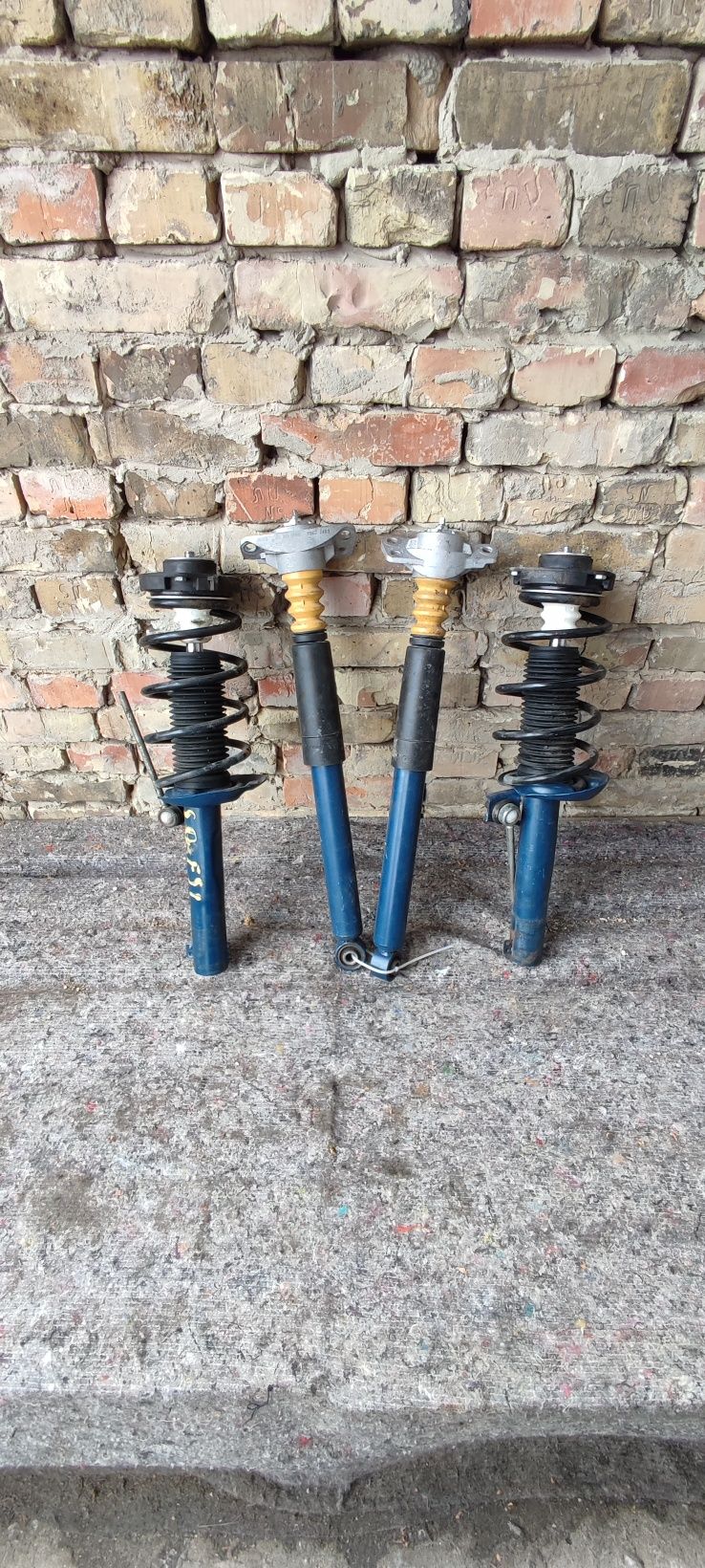 Амортизатори Шкода Октавіа А5, passat b6, golf 5, стойки комплект