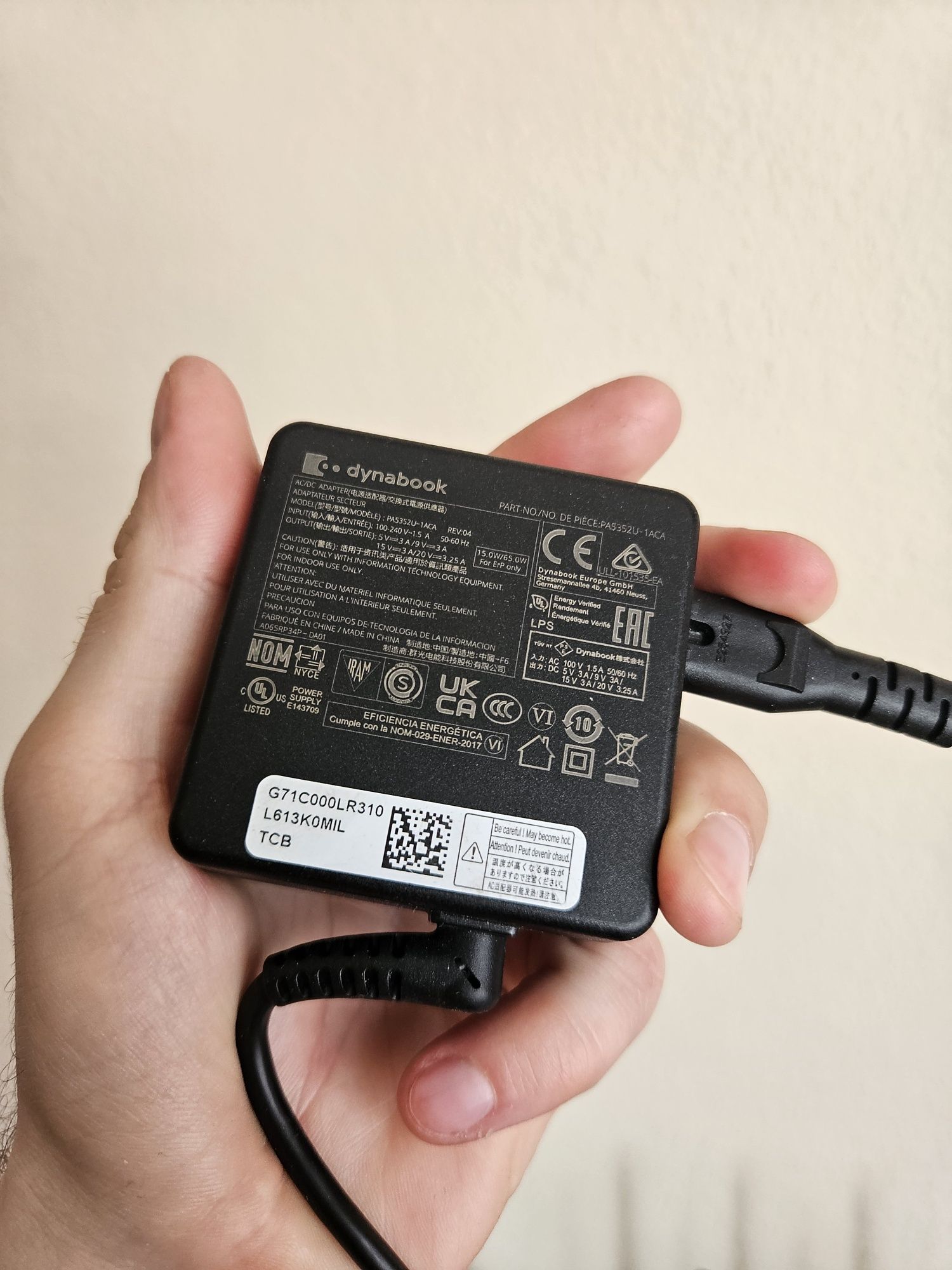 Сенсорный ультрабук Toshiba Dynabook(core i5(8Gn)SSD 240,RAM 8Gb).