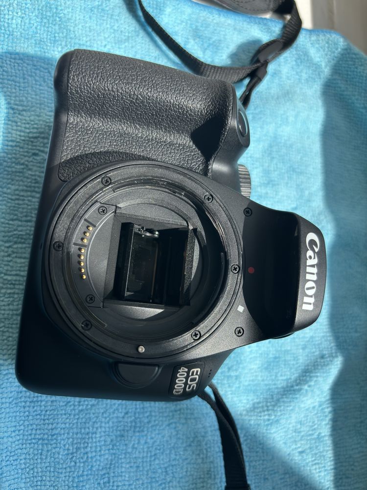 Дзеркальна фотокамера Canon EOS4000D