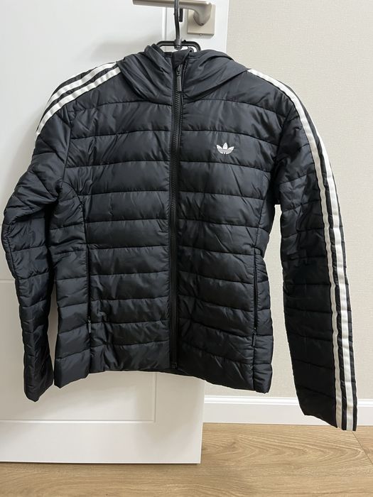 Жіноча куртка адідас