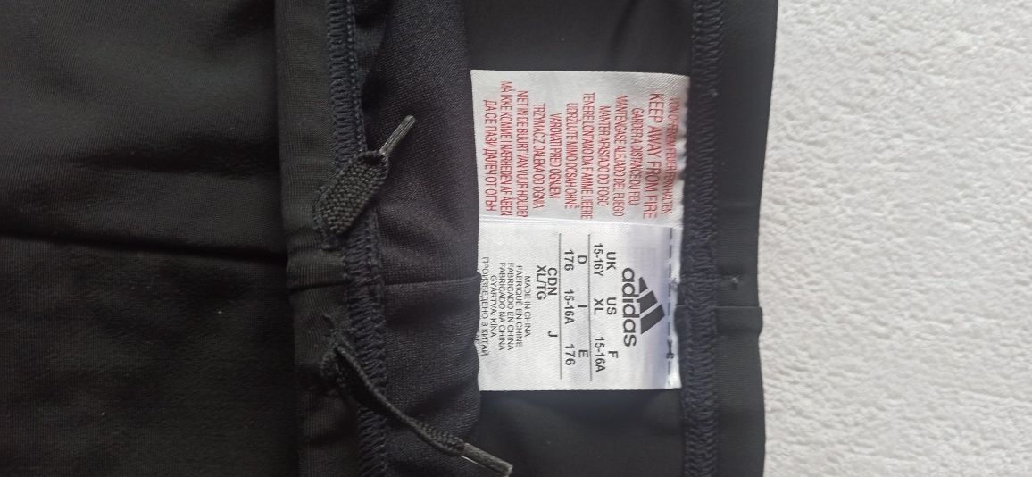 новые плавки Adidas, 13-16 лет.
