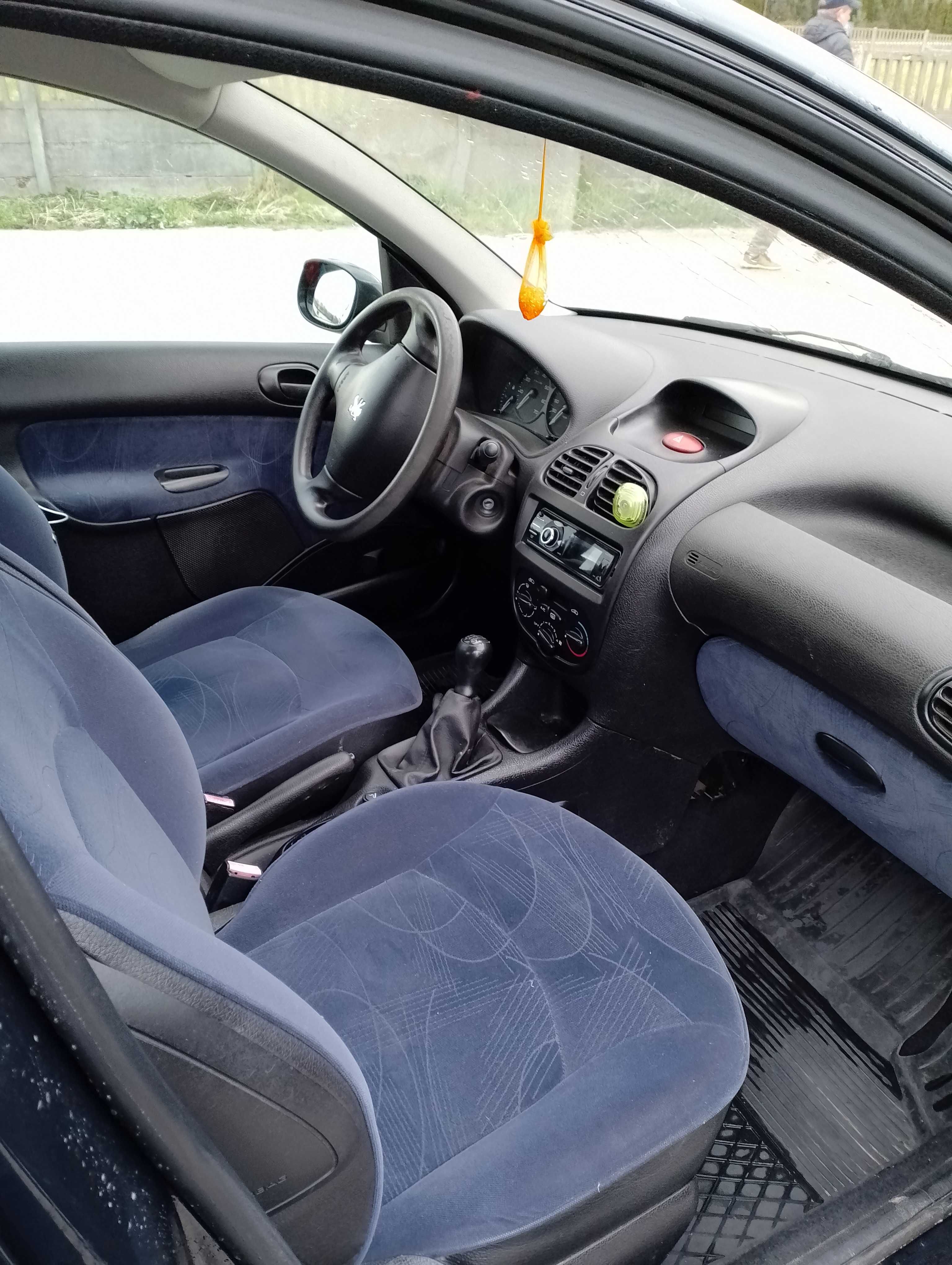 Peugeot 206.  1.4B