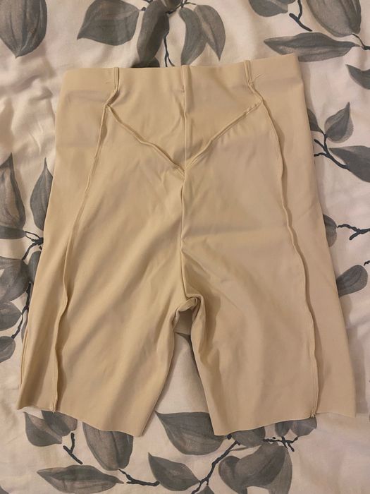 Шорти жіночі з декоративними швами хс-с молочні