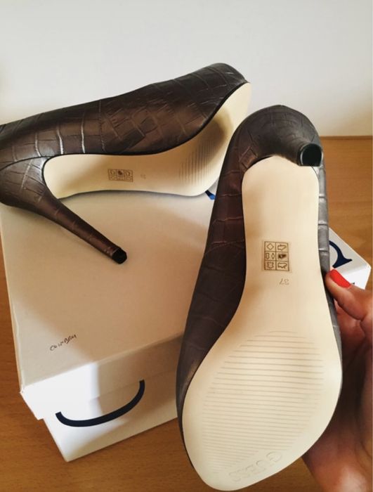 Sapatos originais Guess