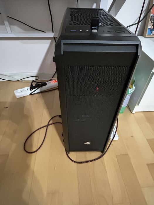 Komputer Gamingowy z procesroem oraz pełnym wyposażeniem