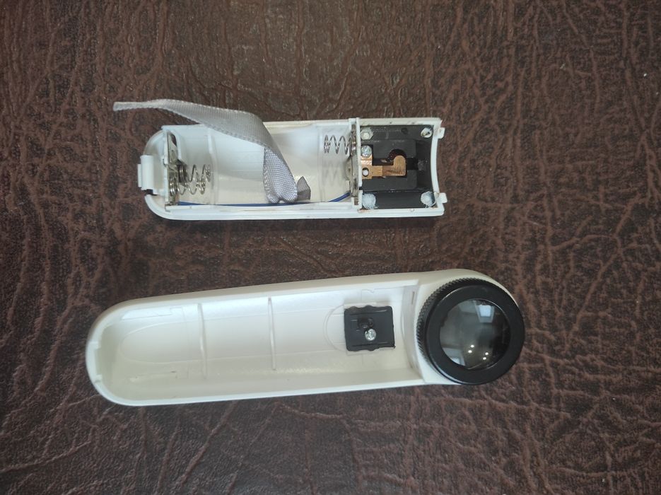 Лупа с подсветкой.