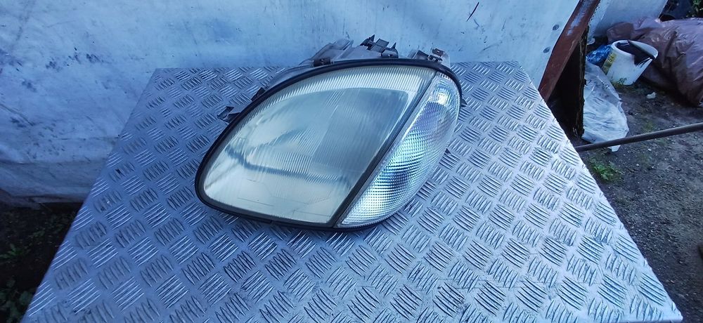 Mercedes R170 Lampa Lewa przód Kierunek