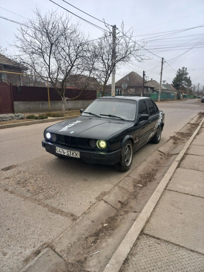 Продам BMW e30..