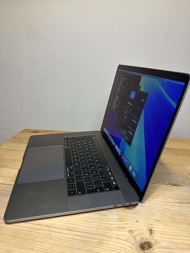 Macbook Pro 15" 2018 i7 | 16GB | 256GB imaculado