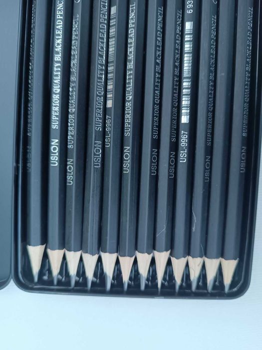 Набор високоякісних графіческих карандашей олівці в метал пенале 12 шт