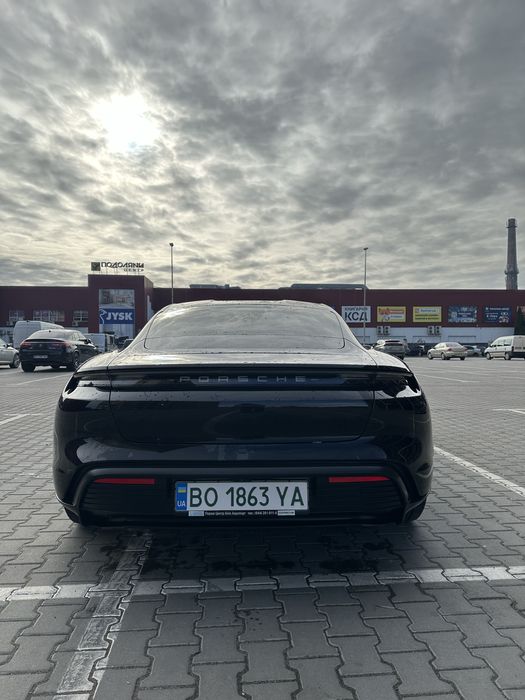 Porsche Taycan 4s 2021 року 571 к.с.