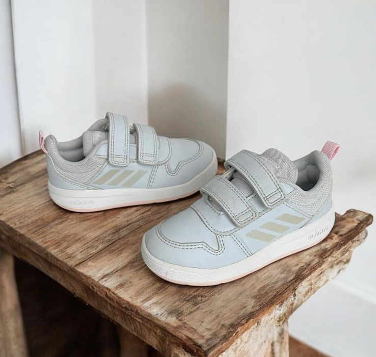 Оригінальні кросівки оригинальные кроссовки Adidas 23,5 розмір