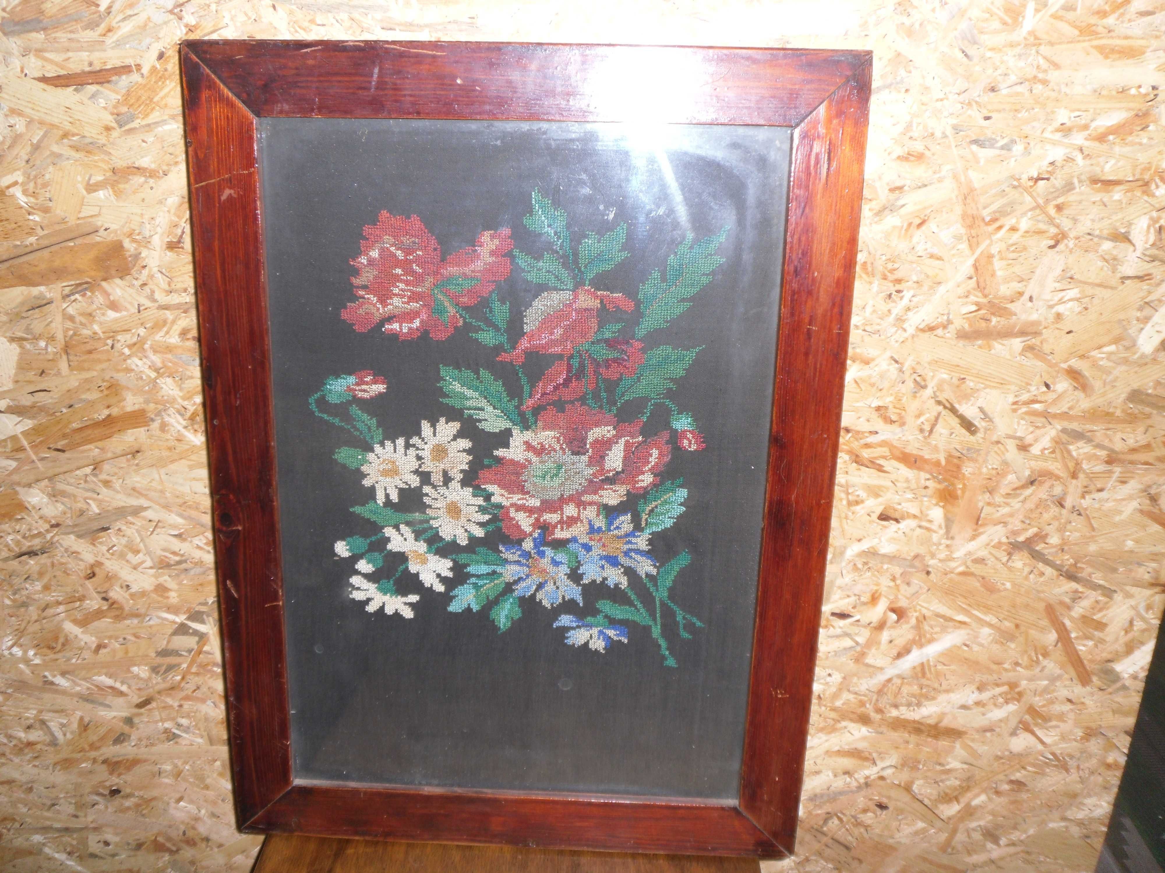 Картина старая вышивка  в раме за стеклом.