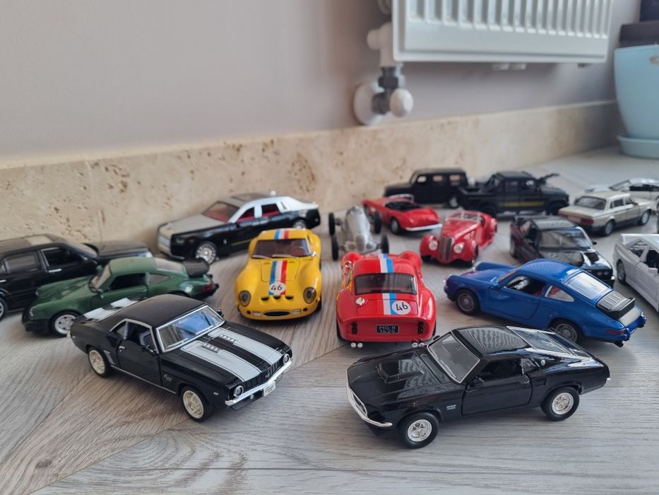 Іграшкові модельки авто (1:32 - 1:42). BMW, Volvo, Mercedes, Audi тощо