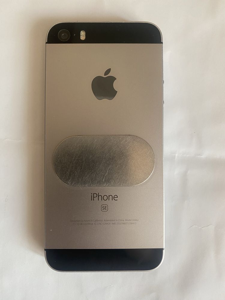 Iphone SE 16 gb 2016 року.