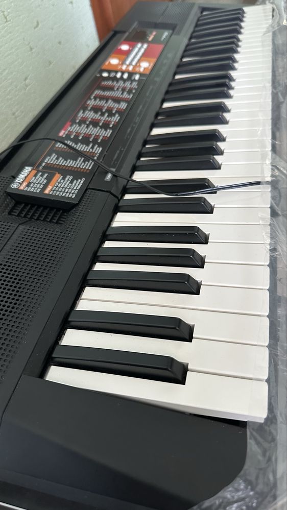 Синтезатор Yamaha PSR-F51 - як новий!