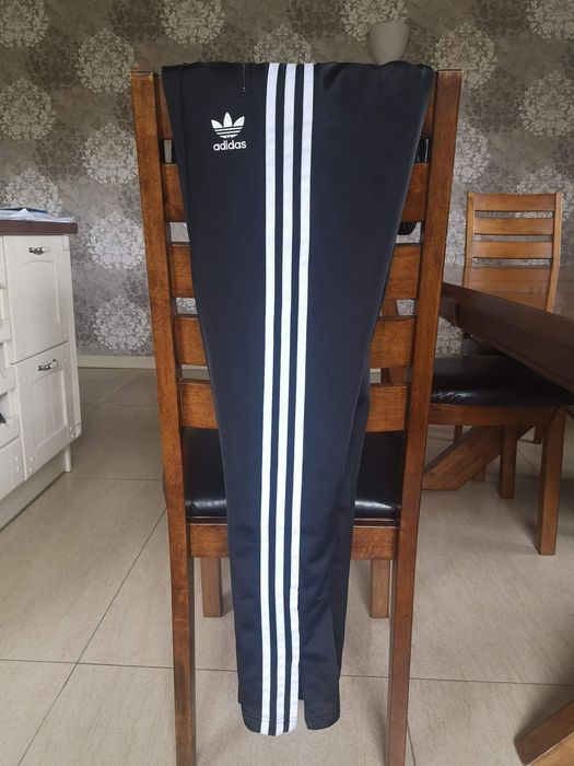 Dres damski Adidas zakupiony w firmowym sklepie, oryginalny